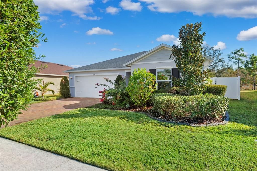 For Sale: $325,000 (3 beds, 2 baths, 1558 Square Feet)