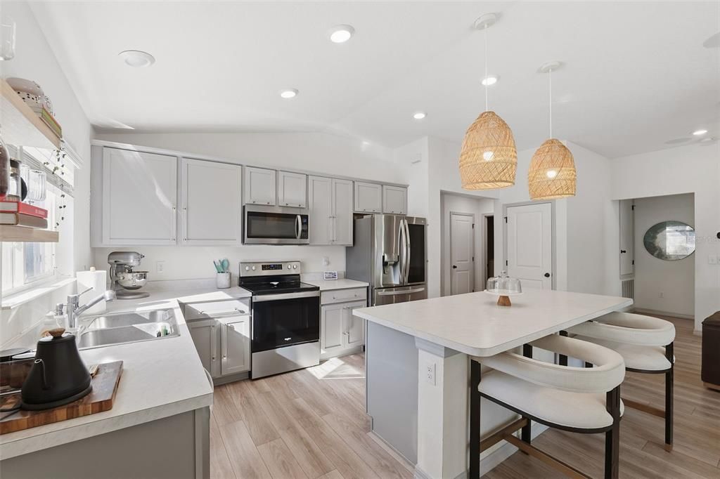 For Sale: $325,000 (3 beds, 2 baths, 1558 Square Feet)