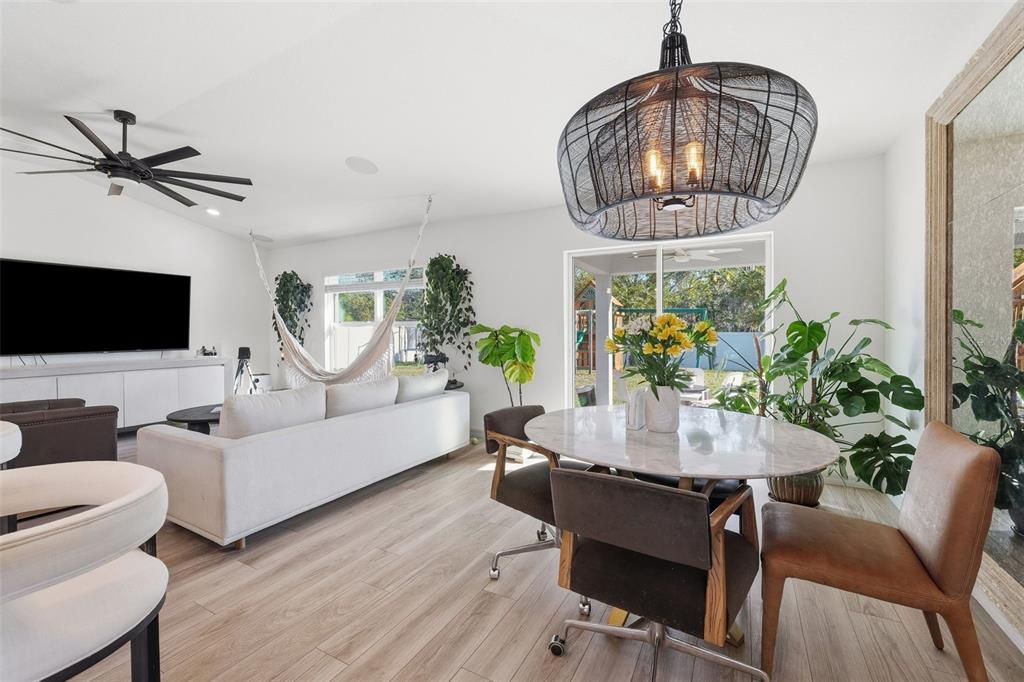 For Sale: $325,000 (3 beds, 2 baths, 1558 Square Feet)