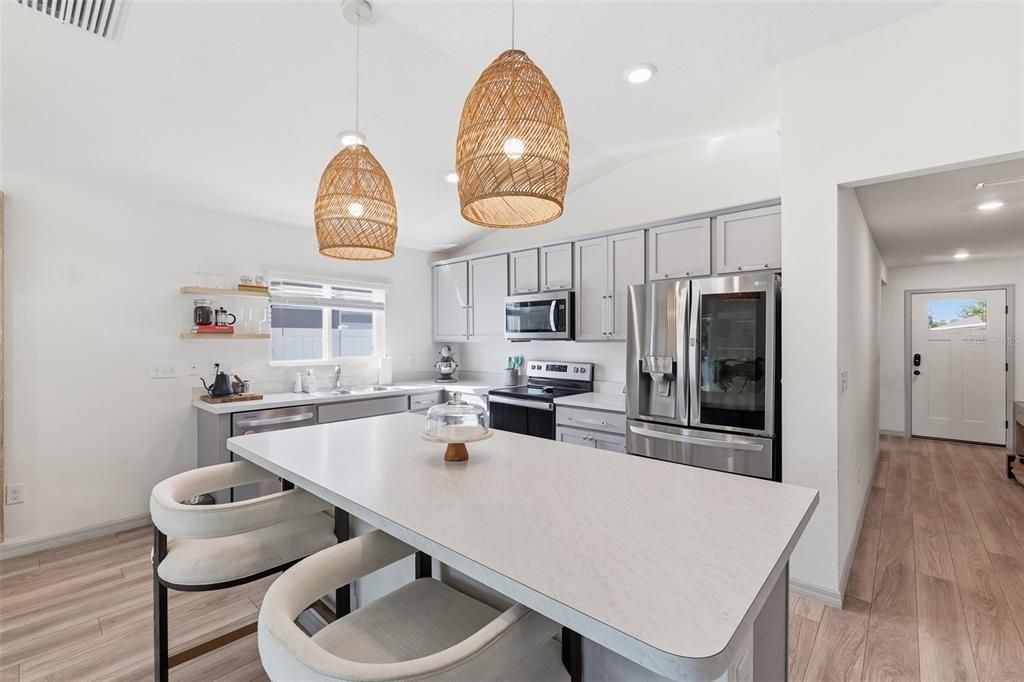 For Sale: $325,000 (3 beds, 2 baths, 1558 Square Feet)