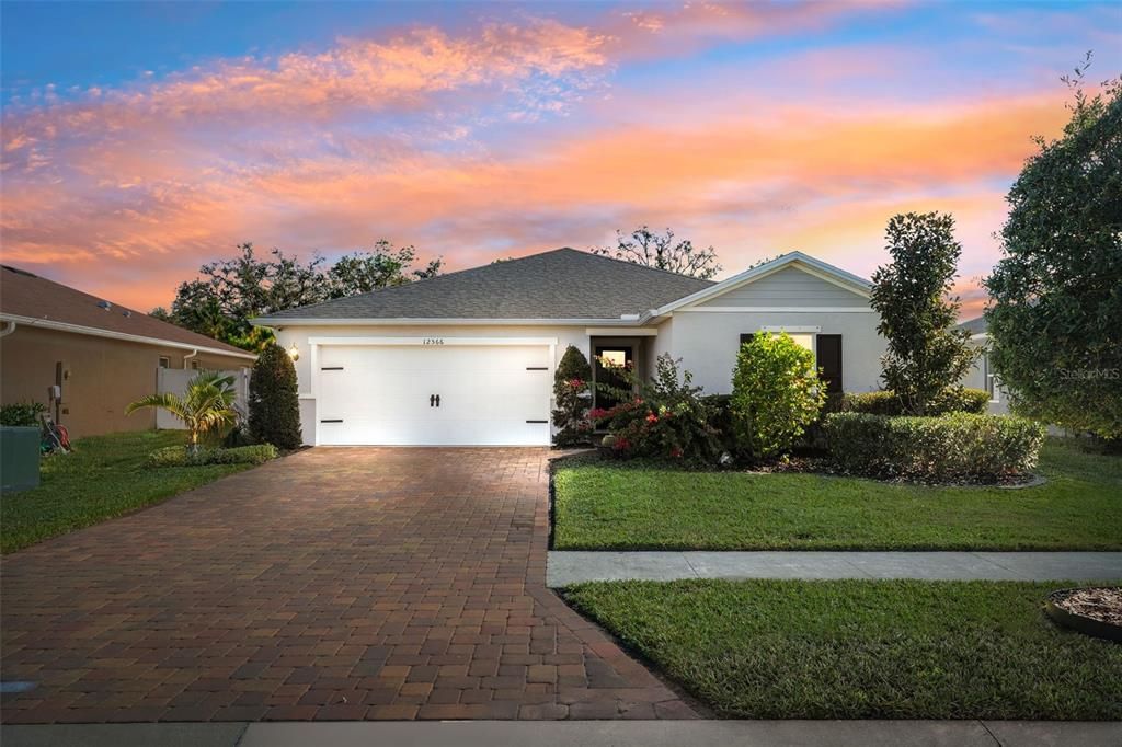 For Sale: $325,000 (3 beds, 2 baths, 1558 Square Feet)