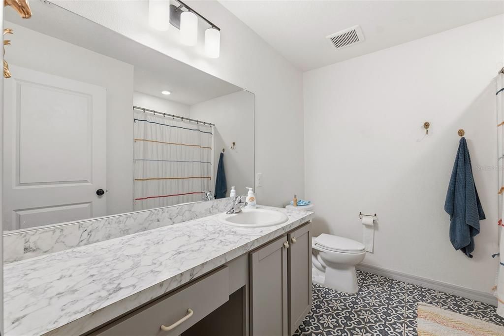 For Sale: $325,000 (3 beds, 2 baths, 1558 Square Feet)