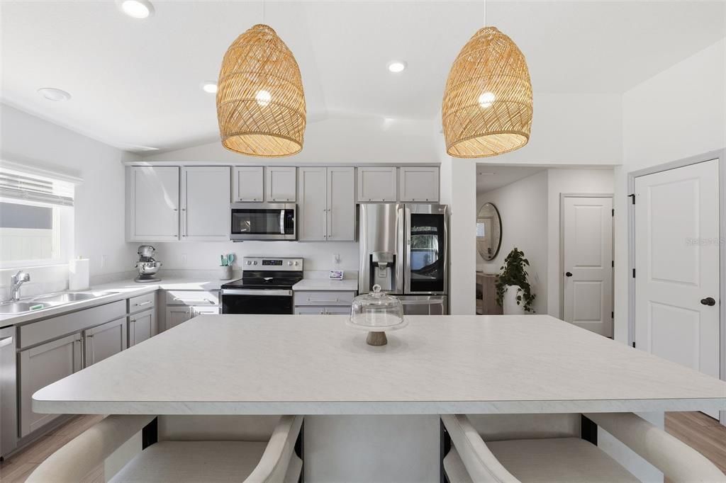 For Sale: $325,000 (3 beds, 2 baths, 1558 Square Feet)