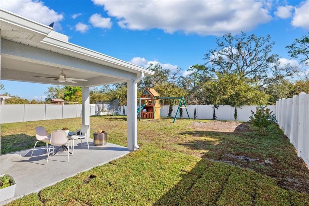 For Sale: $325,000 (3 beds, 2 baths, 1558 Square Feet)