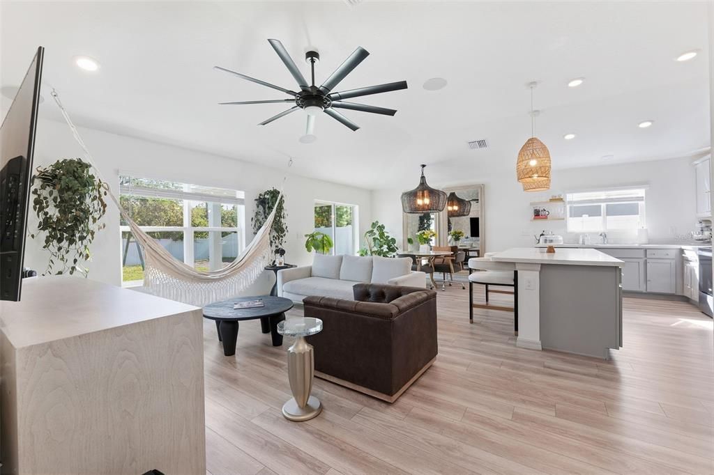 For Sale: $325,000 (3 beds, 2 baths, 1558 Square Feet)