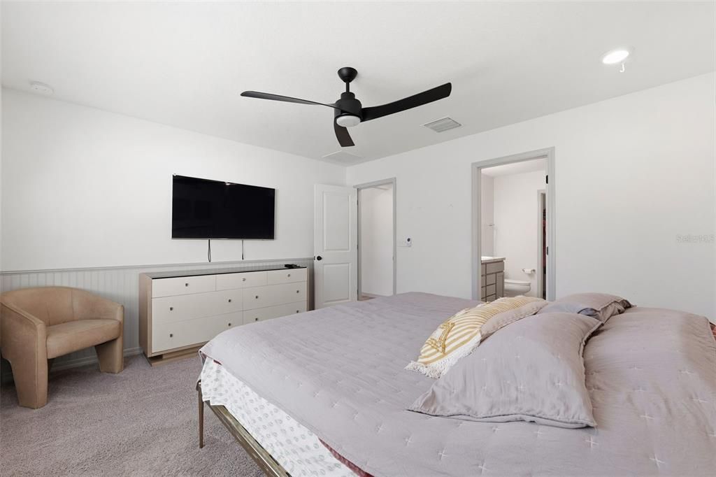 For Sale: $325,000 (3 beds, 2 baths, 1558 Square Feet)