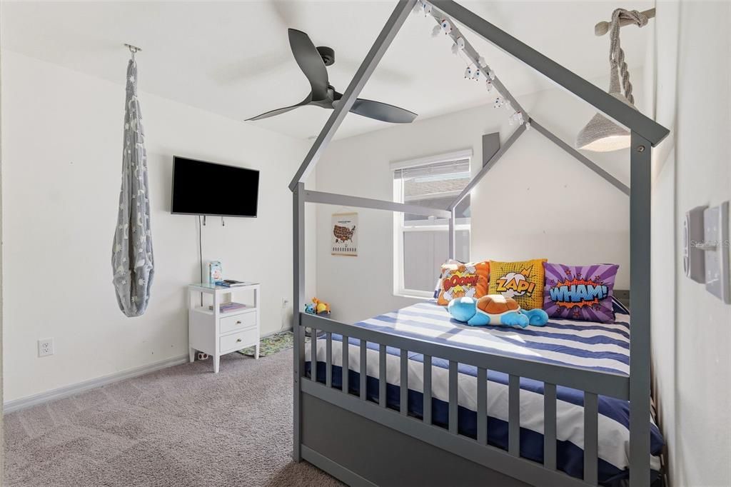 For Sale: $325,000 (3 beds, 2 baths, 1558 Square Feet)