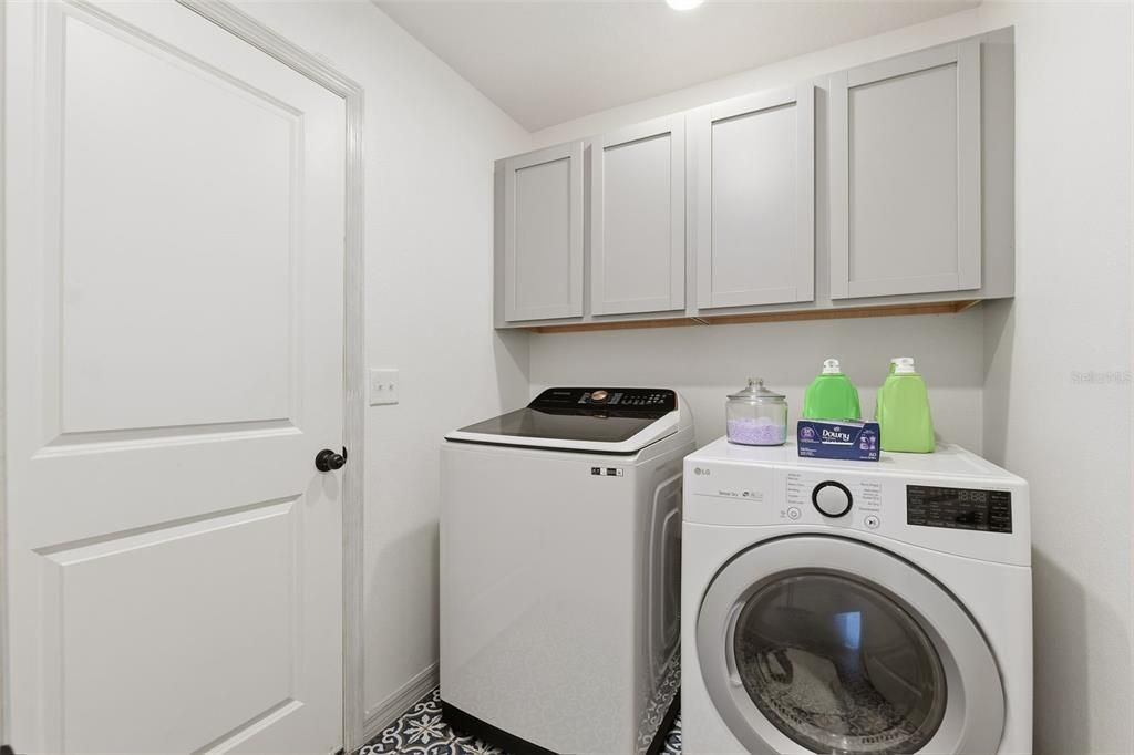 For Sale: $325,000 (3 beds, 2 baths, 1558 Square Feet)