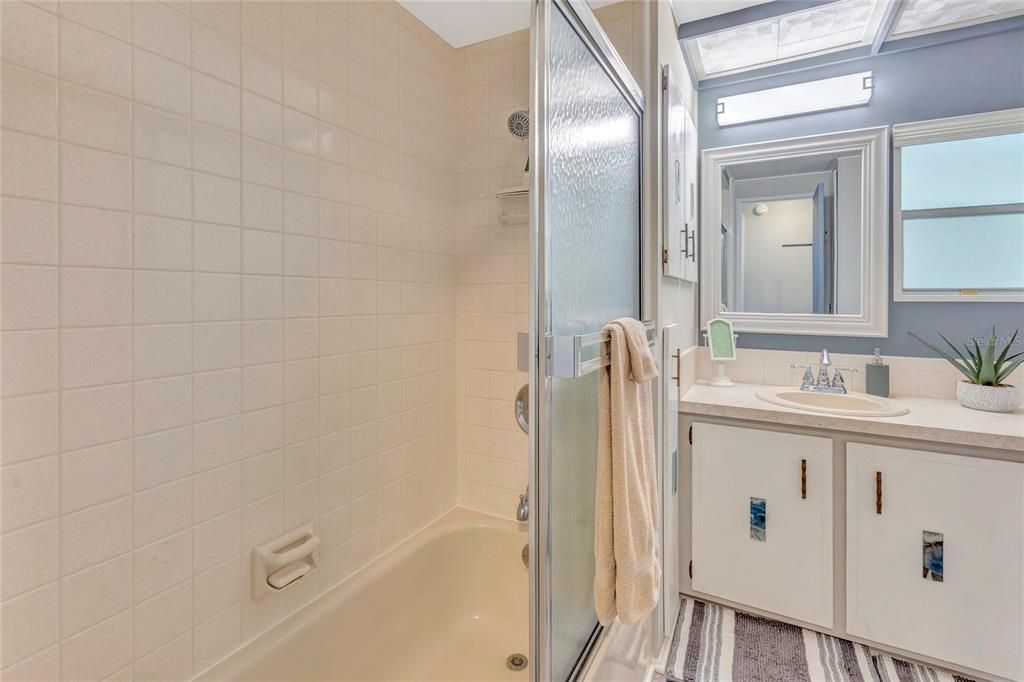 For Sale: $225,000 (2 beds, 2 baths, 1056 Square Feet)