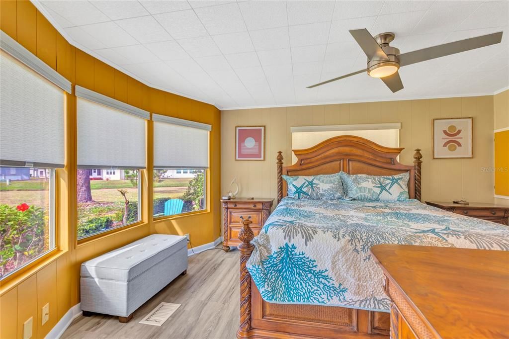 For Sale: $225,000 (2 beds, 2 baths, 1056 Square Feet)