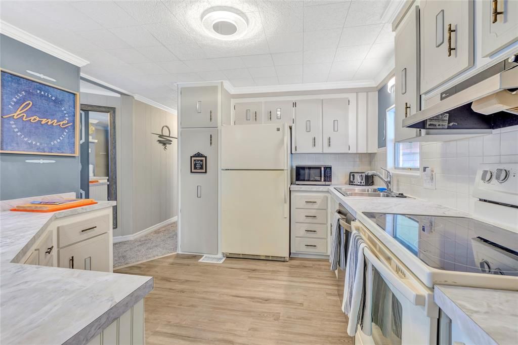 For Sale: $225,000 (2 beds, 2 baths, 1056 Square Feet)