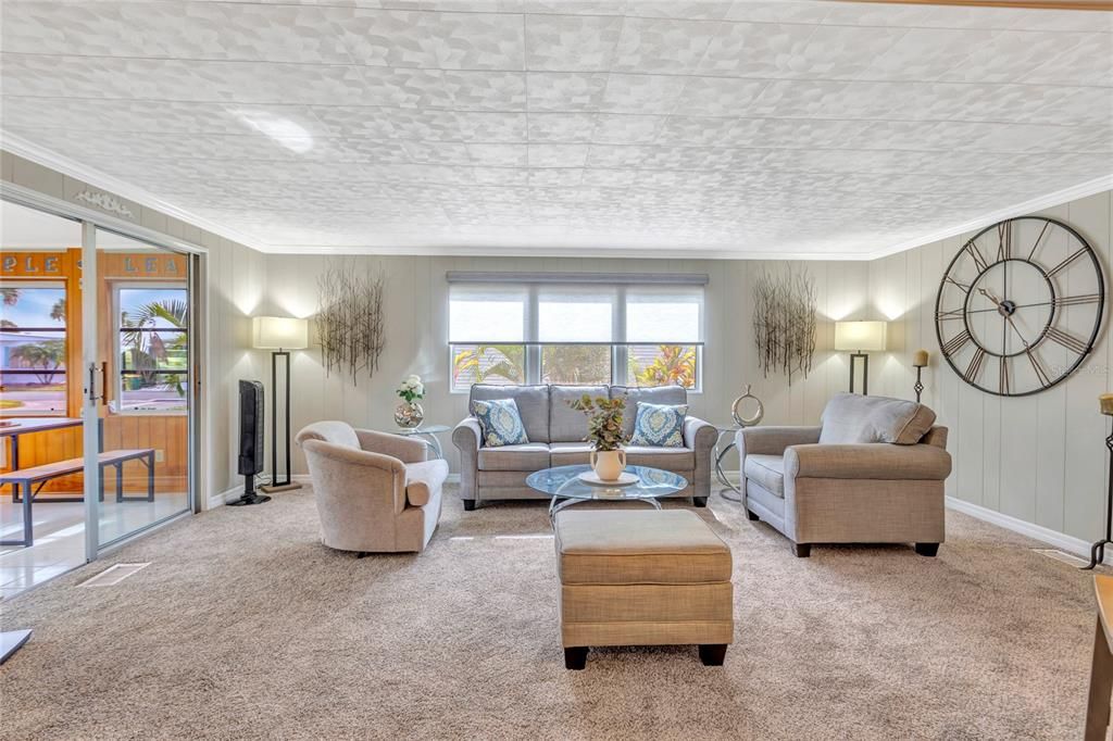 For Sale: $225,000 (2 beds, 2 baths, 1056 Square Feet)