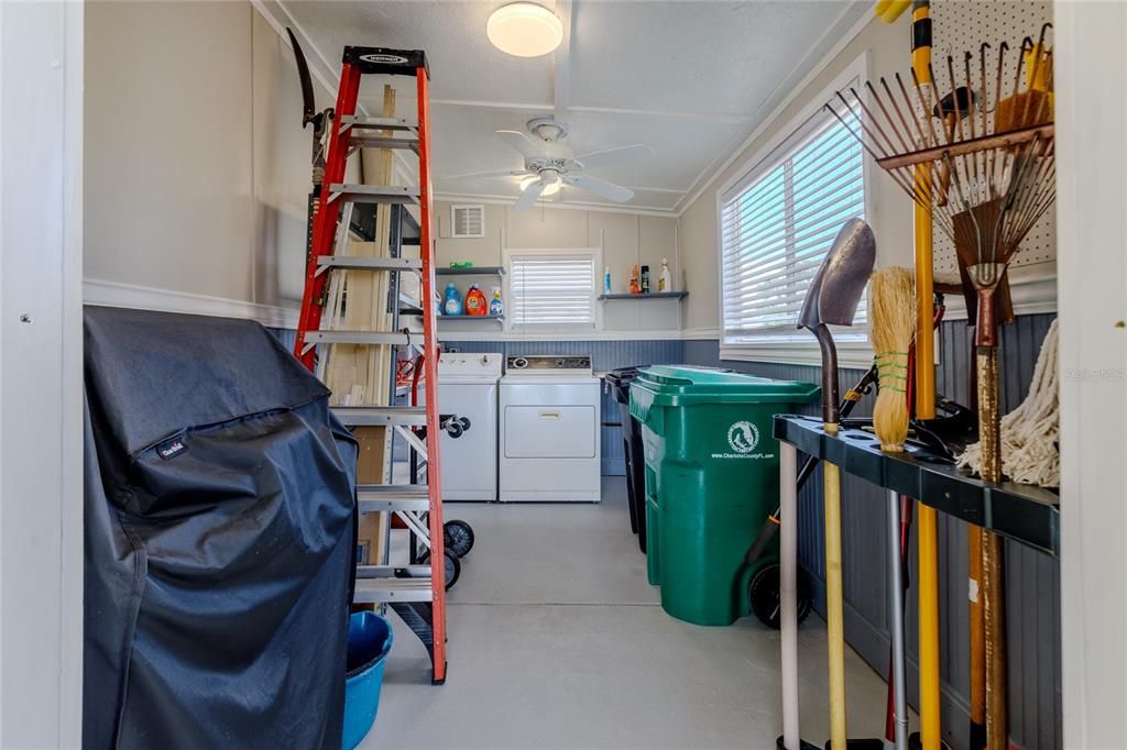 For Sale: $225,000 (2 beds, 2 baths, 1056 Square Feet)