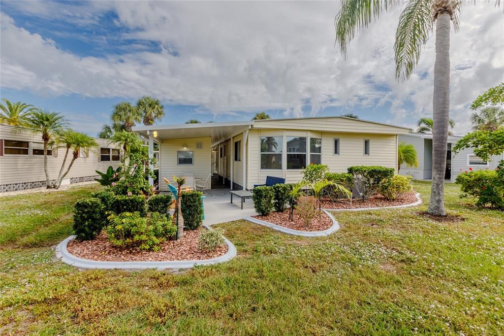 For Sale: $225,000 (2 beds, 2 baths, 1056 Square Feet)