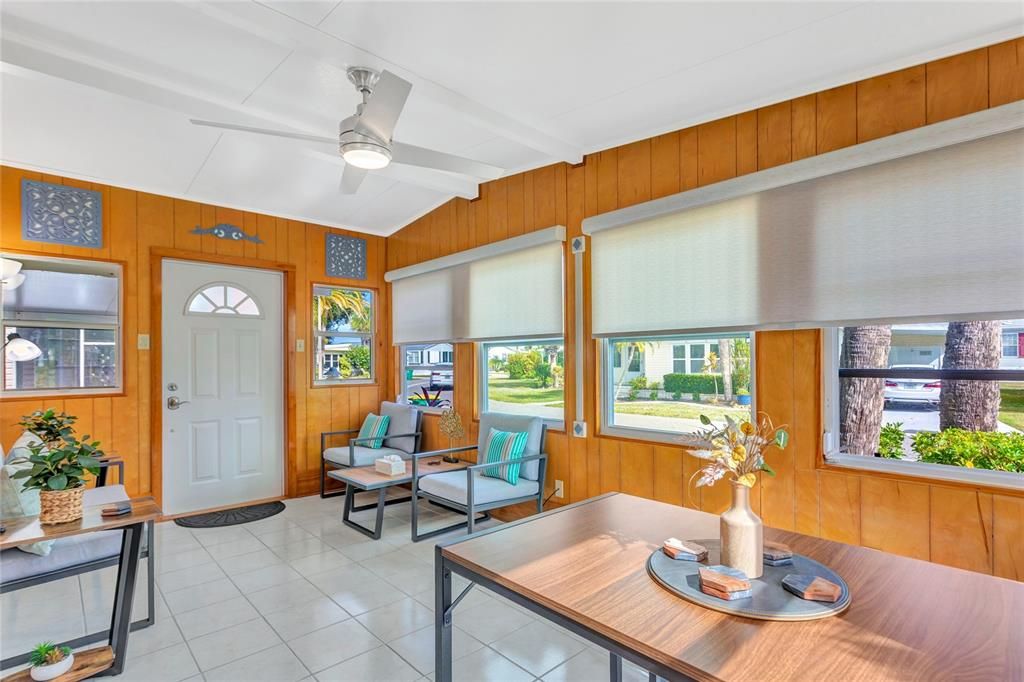 For Sale: $225,000 (2 beds, 2 baths, 1056 Square Feet)