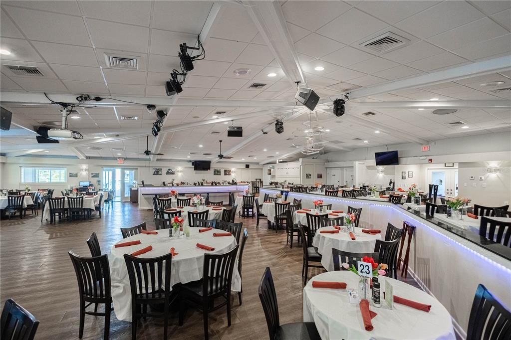 For Sale: $225,000 (2 beds, 2 baths, 1056 Square Feet)