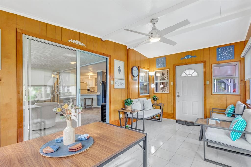 For Sale: $225,000 (2 beds, 2 baths, 1056 Square Feet)