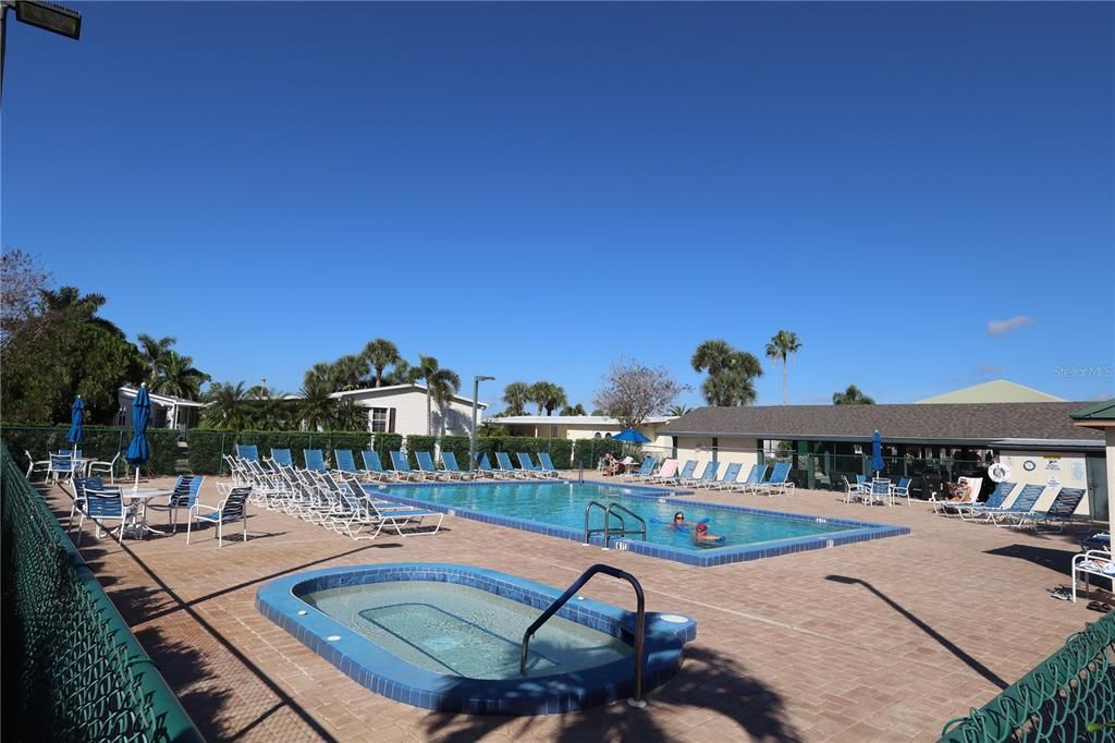 For Sale: $225,000 (2 beds, 2 baths, 1056 Square Feet)