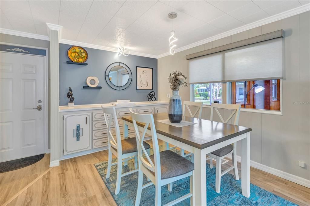 For Sale: $225,000 (2 beds, 2 baths, 1056 Square Feet)