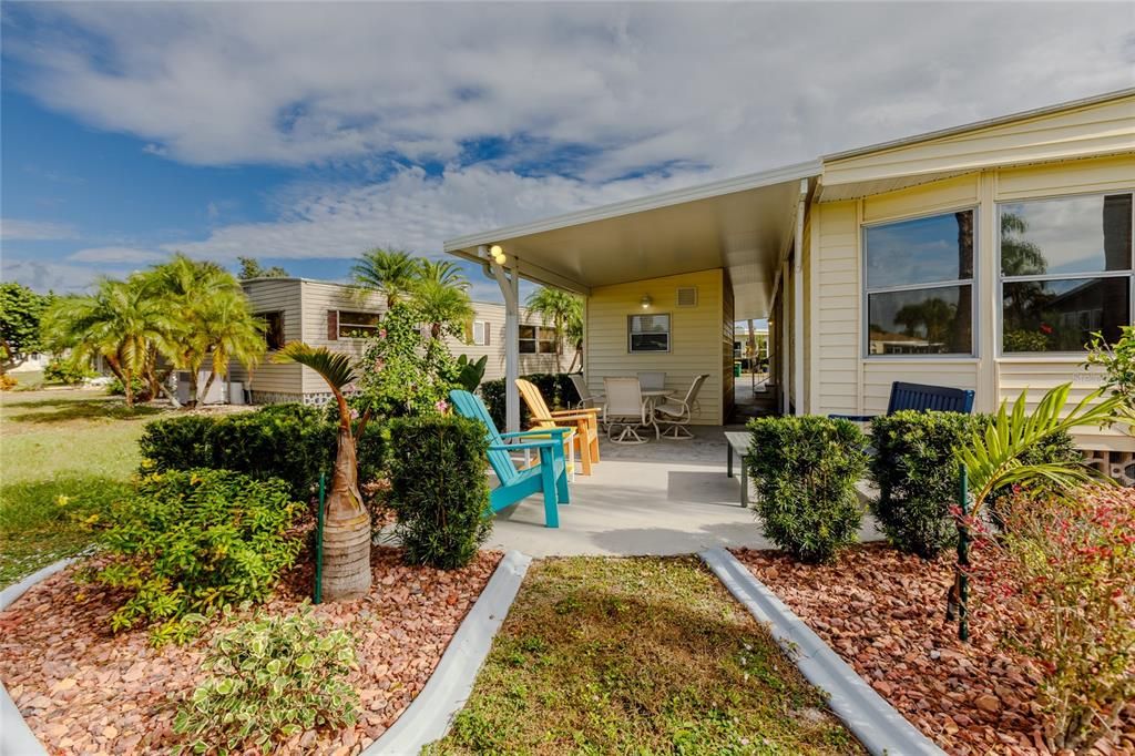 For Sale: $225,000 (2 beds, 2 baths, 1056 Square Feet)