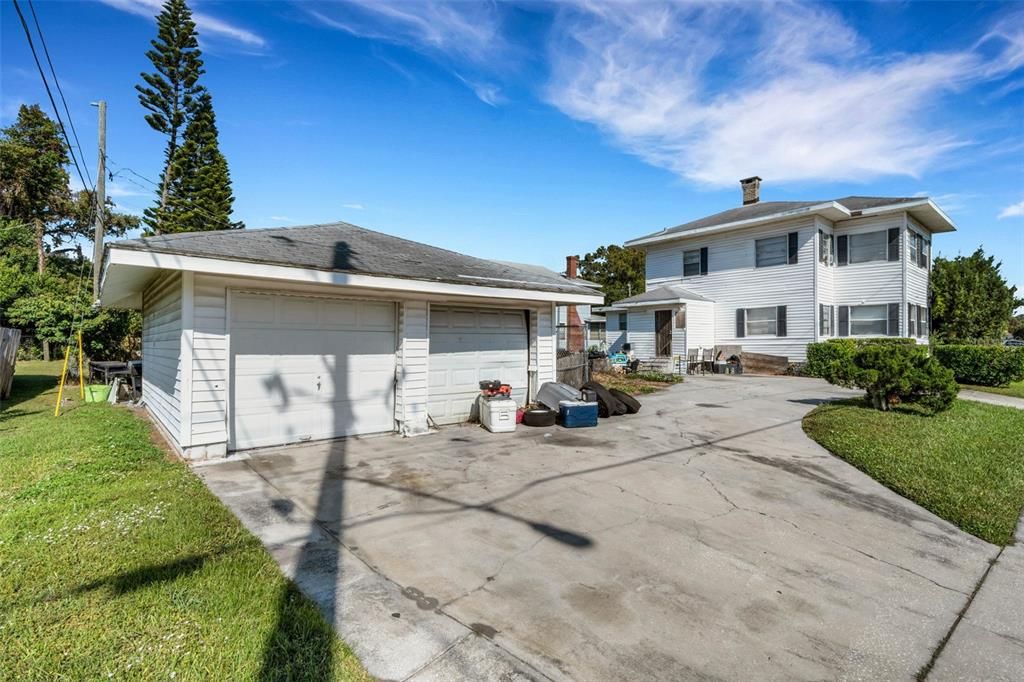 Под контрактом: $335,000 (3 спален, 2 ванн, 1970 Квадратных фут)