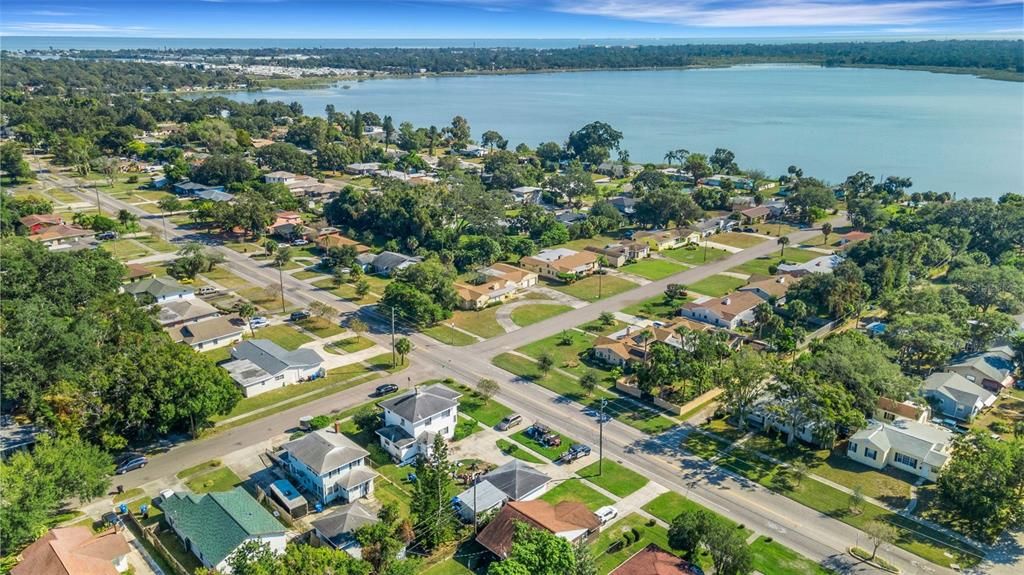 Под контрактом: $335,000 (3 спален, 2 ванн, 1970 Квадратных фут)