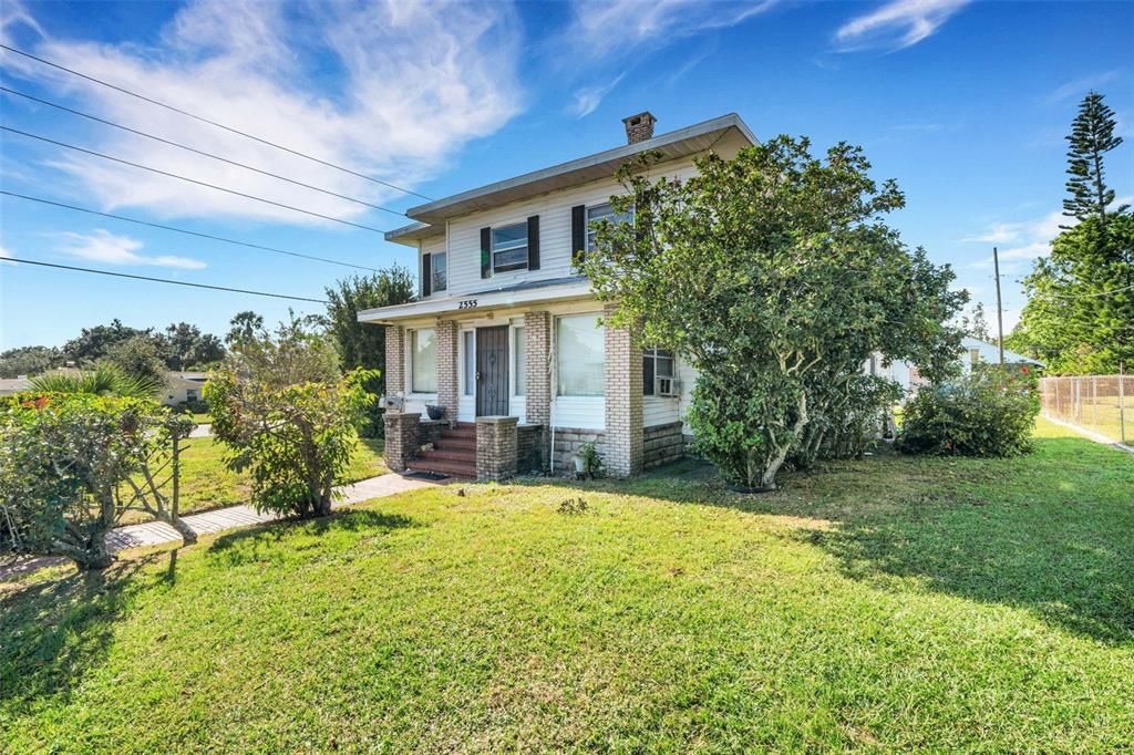 Под контрактом: $335,000 (3 спален, 2 ванн, 1970 Квадратных фут)