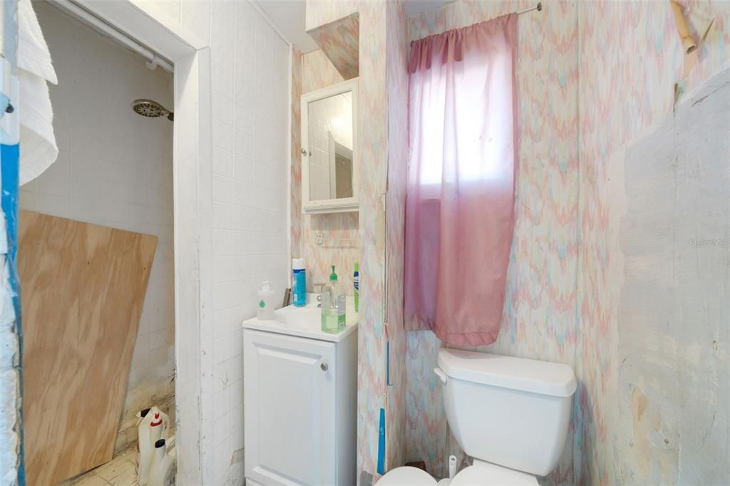 Под контрактом: $335,000 (3 спален, 2 ванн, 1970 Квадратных фут)