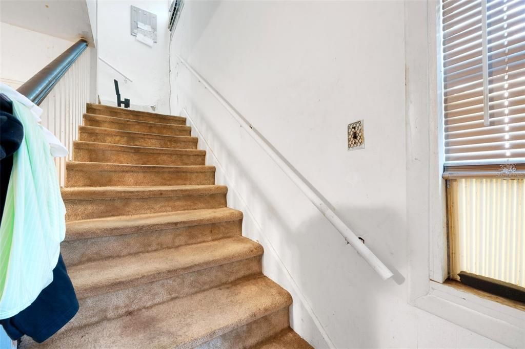 Под контрактом: $335,000 (3 спален, 2 ванн, 1970 Квадратных фут)