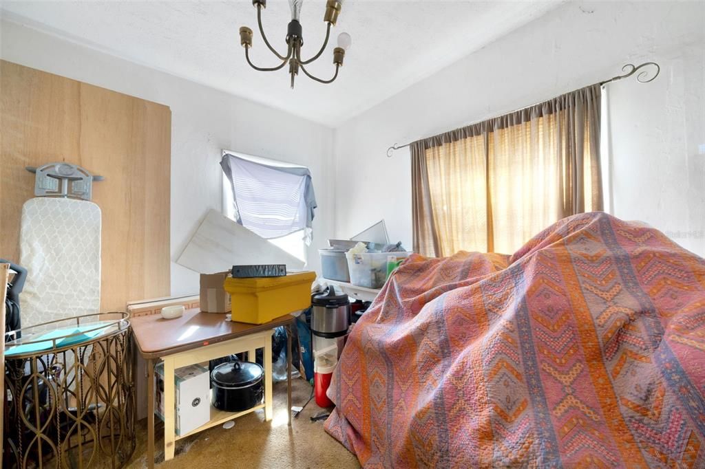 Под контрактом: $335,000 (3 спален, 2 ванн, 1970 Квадратных фут)