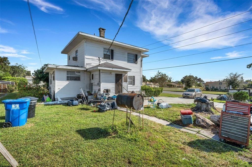 Под контрактом: $335,000 (3 спален, 2 ванн, 1970 Квадратных фут)