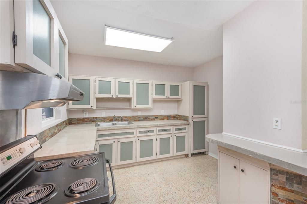 For Sale: $219,900 (3 beds, 2 baths, 1318 Square Feet)