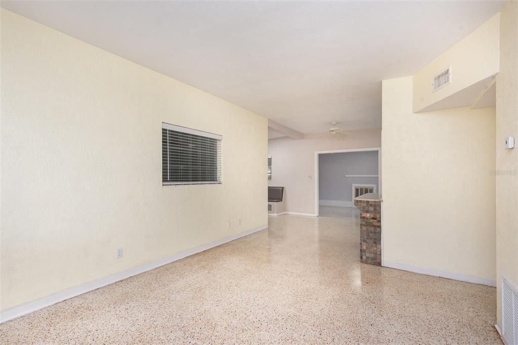 For Sale: $219,900 (3 beds, 2 baths, 1318 Square Feet)