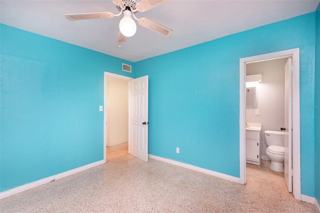 For Sale: $219,900 (3 beds, 2 baths, 1318 Square Feet)