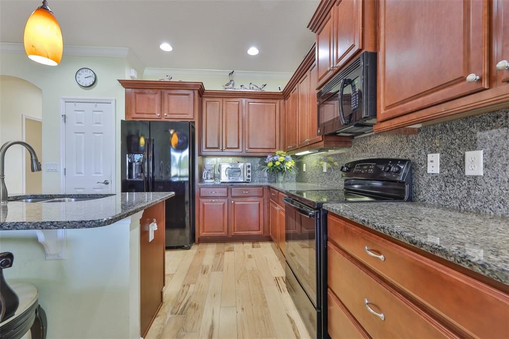 На продажу: $364,900 (2 спален, 2 ванн, 1668 Квадратных фут)