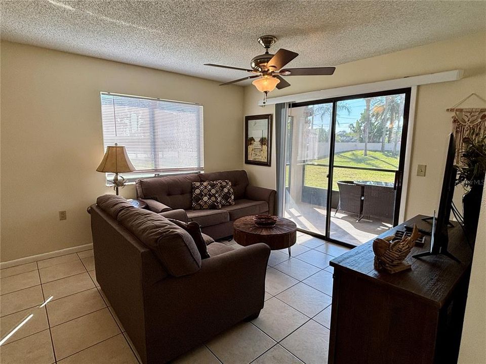 待售: $265,000 (1 贝兹, 1 浴室, 687 平方英尺)