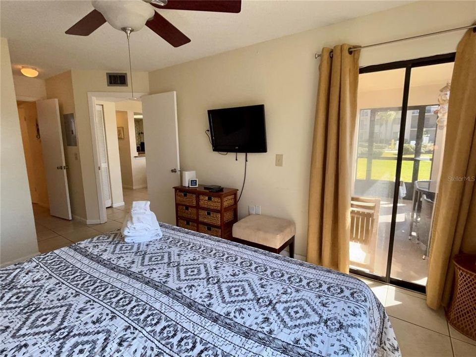 待售: $265,000 (1 贝兹, 1 浴室, 687 平方英尺)