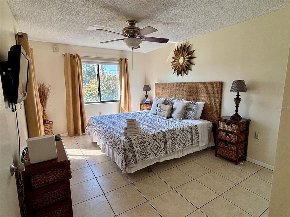 待售: $265,000 (1 贝兹, 1 浴室, 687 平方英尺)