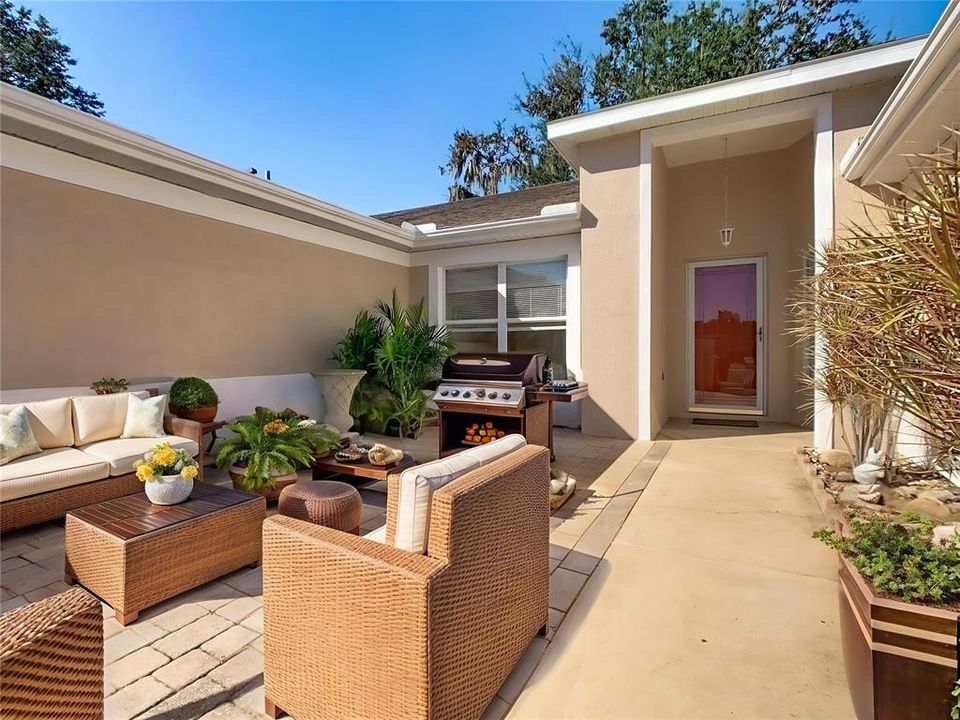 合同活跃: $260,000 (3 贝兹, 2 浴室, 1368 平方英尺)