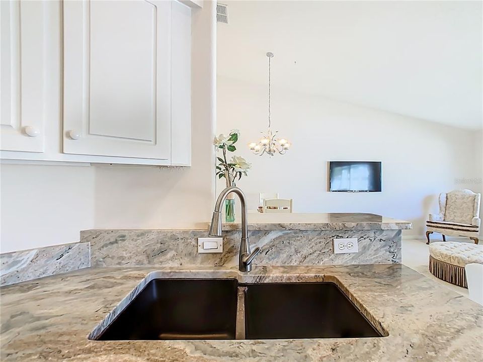 合同活跃: $260,000 (3 贝兹, 2 浴室, 1368 平方英尺)