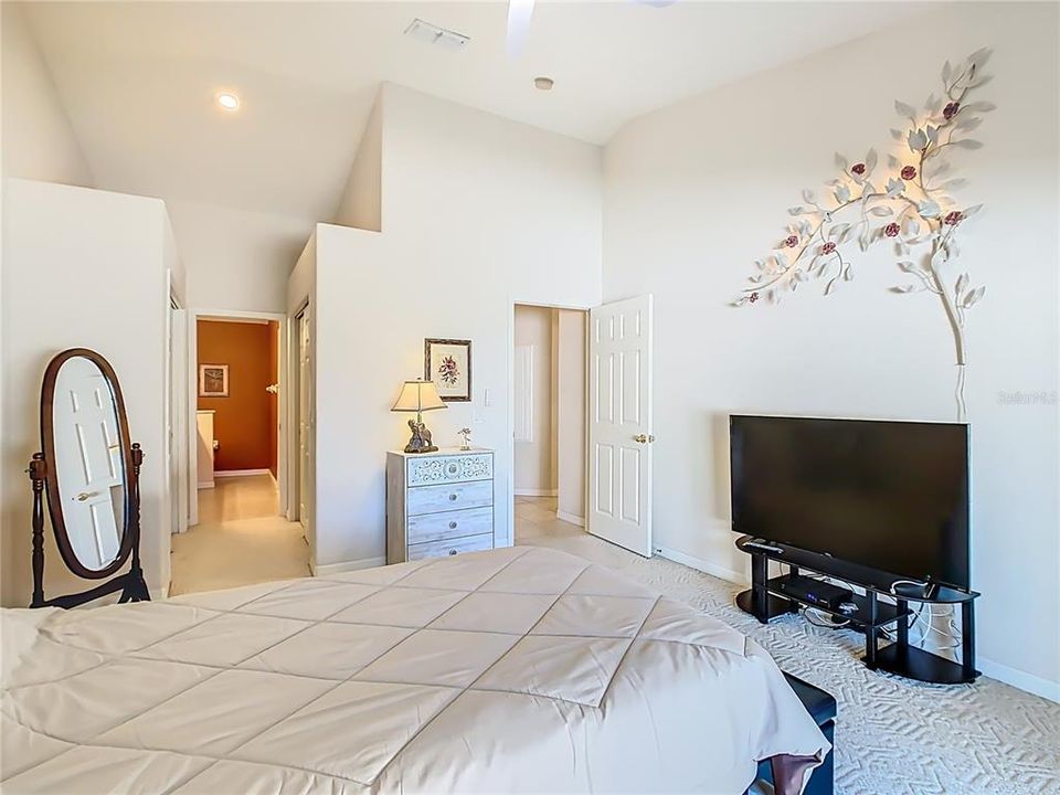 合同活跃: $260,000 (3 贝兹, 2 浴室, 1368 平方英尺)