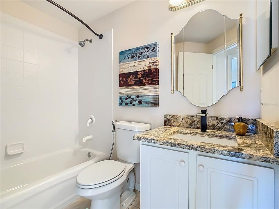 合同活跃: $260,000 (3 贝兹, 2 浴室, 1368 平方英尺)