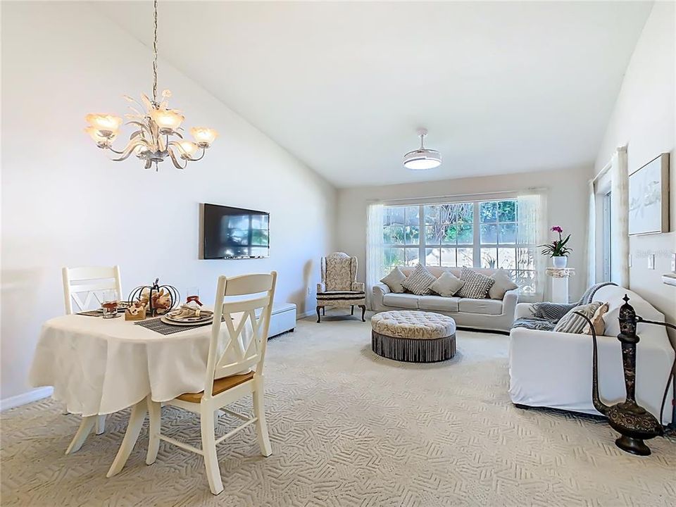 合同活跃: $260,000 (3 贝兹, 2 浴室, 1368 平方英尺)