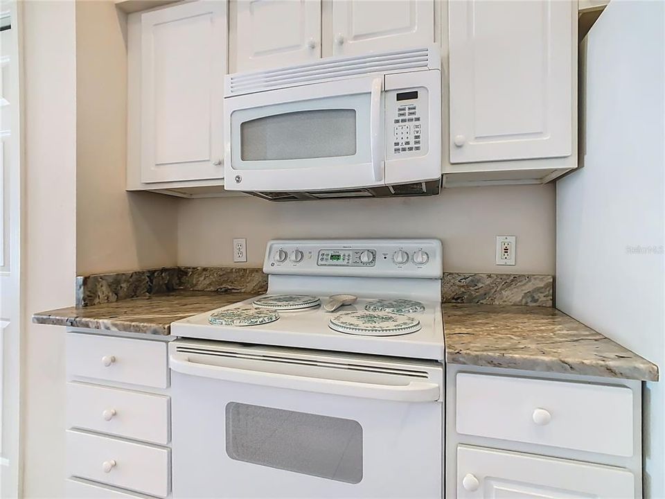 合同活跃: $260,000 (3 贝兹, 2 浴室, 1368 平方英尺)