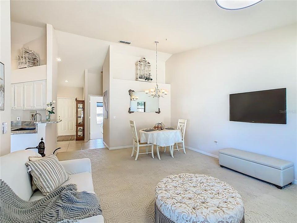 合同活跃: $260,000 (3 贝兹, 2 浴室, 1368 平方英尺)