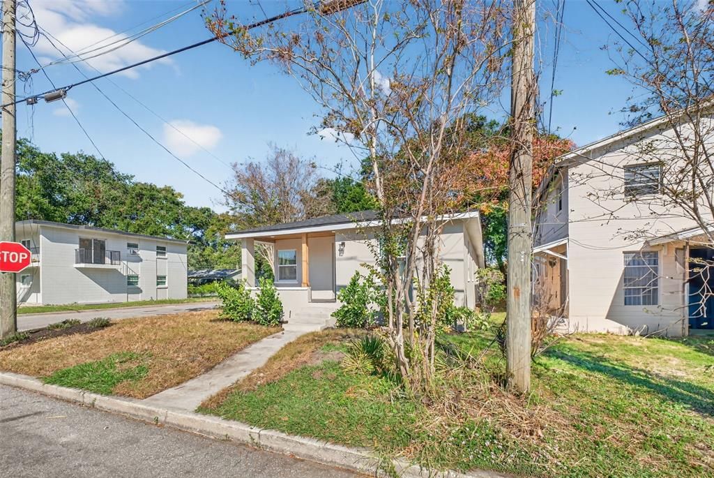 For Sale: $299,980 (3 beds, 1 baths, 864 Square Feet)