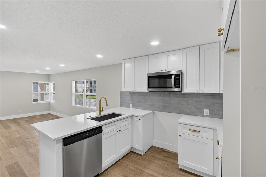 For Sale: $299,980 (3 beds, 1 baths, 864 Square Feet)