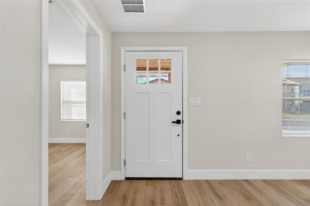 For Sale: $299,980 (3 beds, 1 baths, 864 Square Feet)