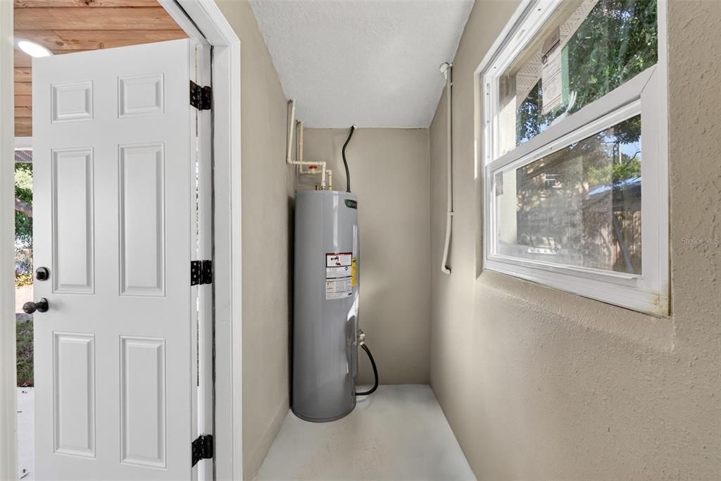 For Sale: $299,980 (3 beds, 1 baths, 864 Square Feet)