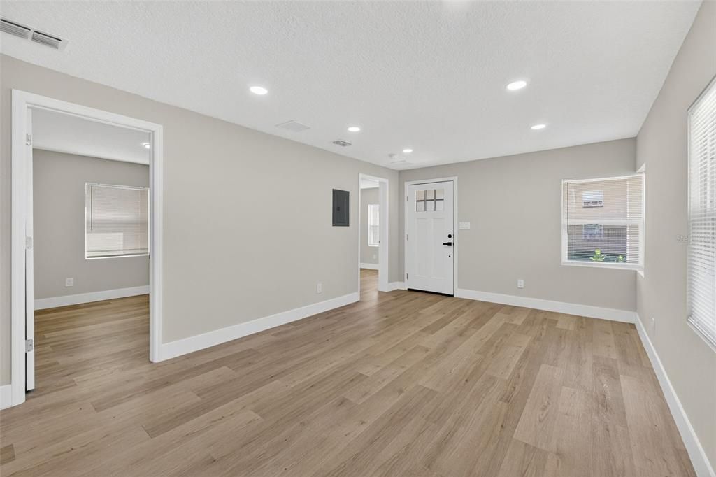 For Sale: $299,980 (3 beds, 1 baths, 864 Square Feet)